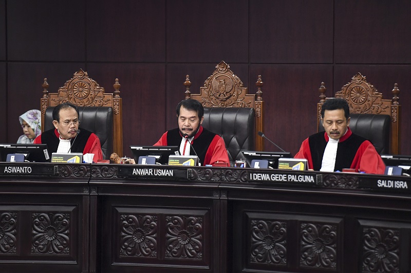 MK resmi tolak seluruh permohonan Prabowo-Sandi