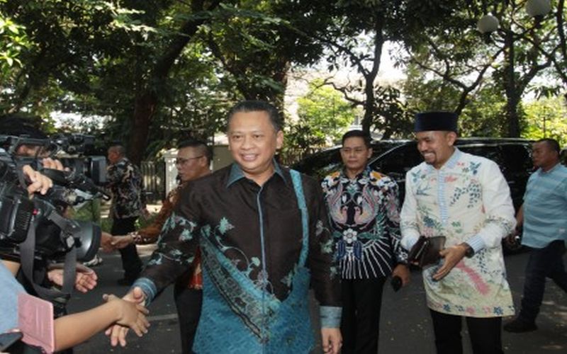 Bamsoet terima dukungan Golkar Buru, Airlangga bawa rombongan DPD ke Jokowi