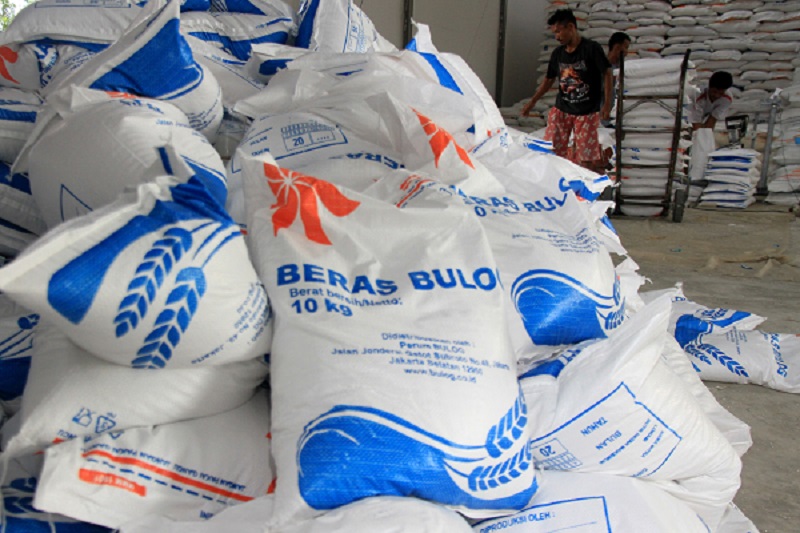 Stok beras menumpuk 2,4 juta ton, Bulog sewa gudang tambahan