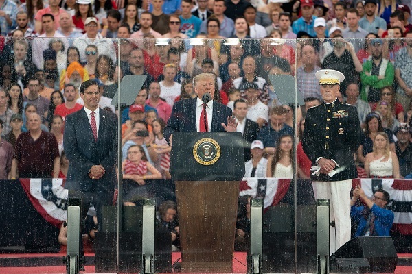 Rayakan Hari Kemerdekaan AS, Trump puji militer 
