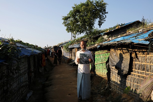 Longsor melanda kamp pengungsian Rohingya, satu orang tewas