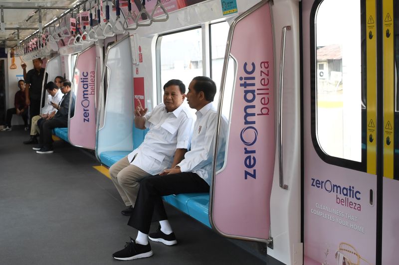 Jokowi: Pak Prabowo belum pernah nyoba MRT