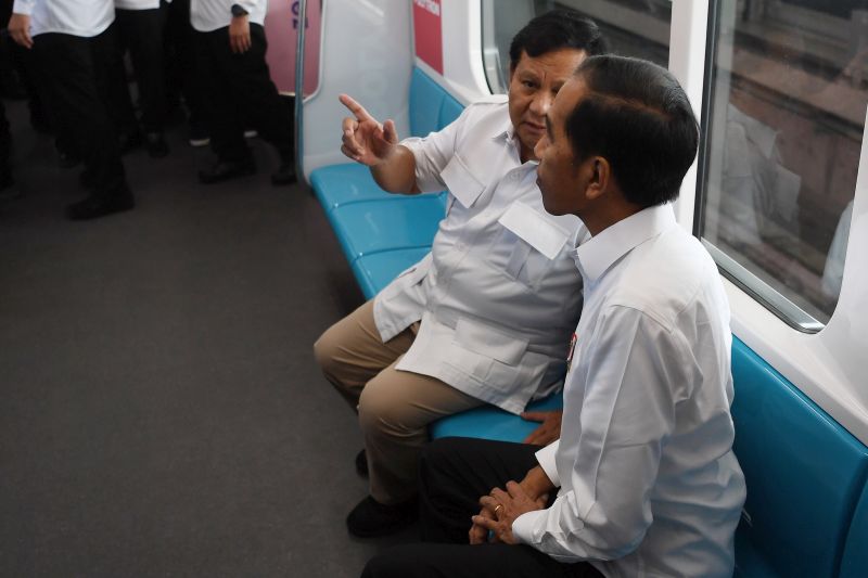 Budi Karya ‘iklankan’ MRT lewat perjalanan singkat Jokowi-Prabowo