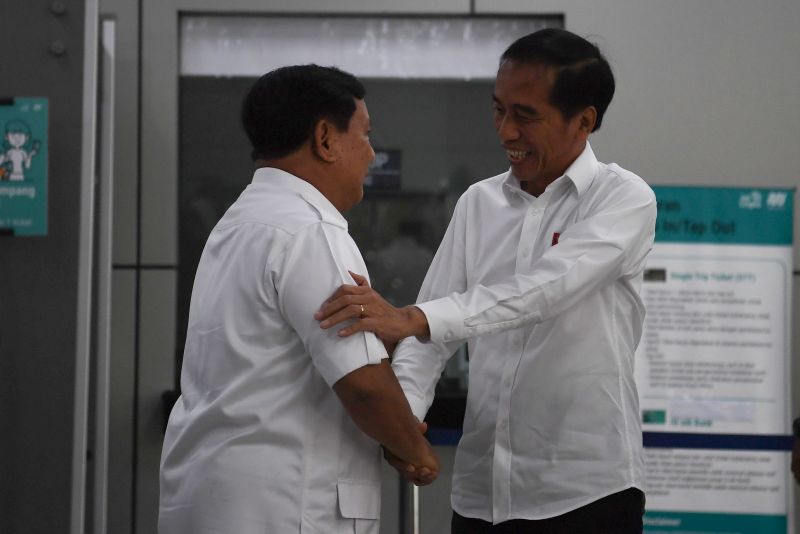 Pengamat sarankan Jokowi adopsi program Prabowo-Sandi