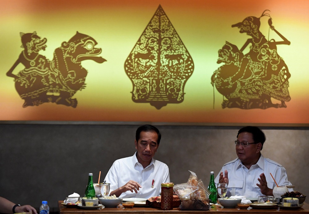 Pertemuan Jokowi-Prabowo di MRT sarat simbol 