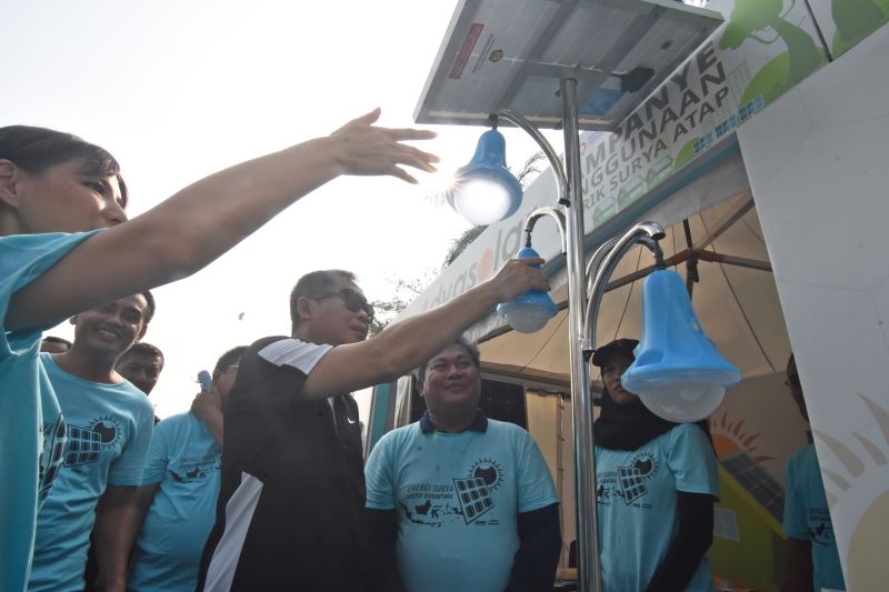 Tarif listrik mahal, PLN dorong akselerasi PLTS di luar Pulau Jawa