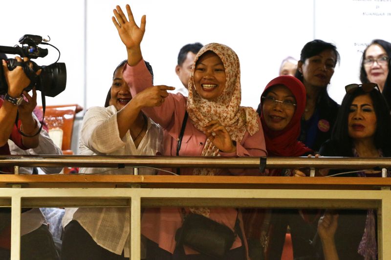 Image result for Amnesti Baiq Nuril Ditandatangani Jokowi
