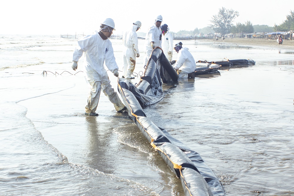 Tujuh pulau di Kepulauan Seribu terkena dampak oil spill 