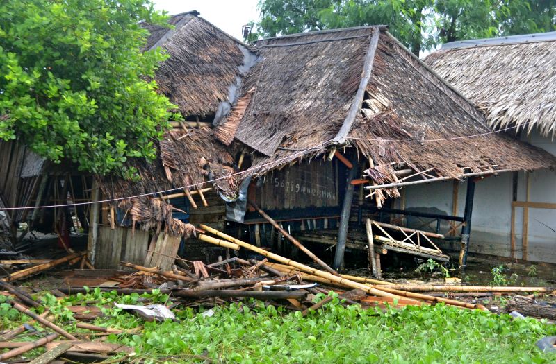 Sebanyak 58 rumah di Pandeglang dan 26 unit di Sukabumi rusak