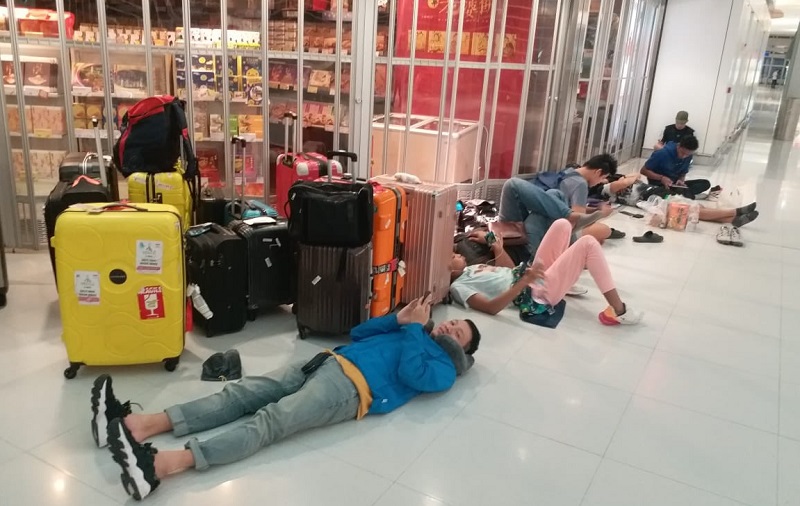 Imbas demo, tim renang DKI Jakarta terdampar di bandara Hong Kong