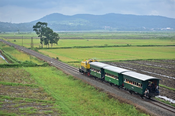 Penjualan kereta api produksi INKA tembus Rp2,4 triliun