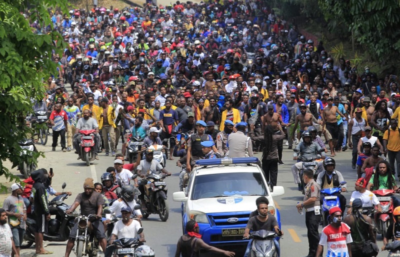 Respons insiden Surabaya, ribuan orang di Mimika turun ke jalan