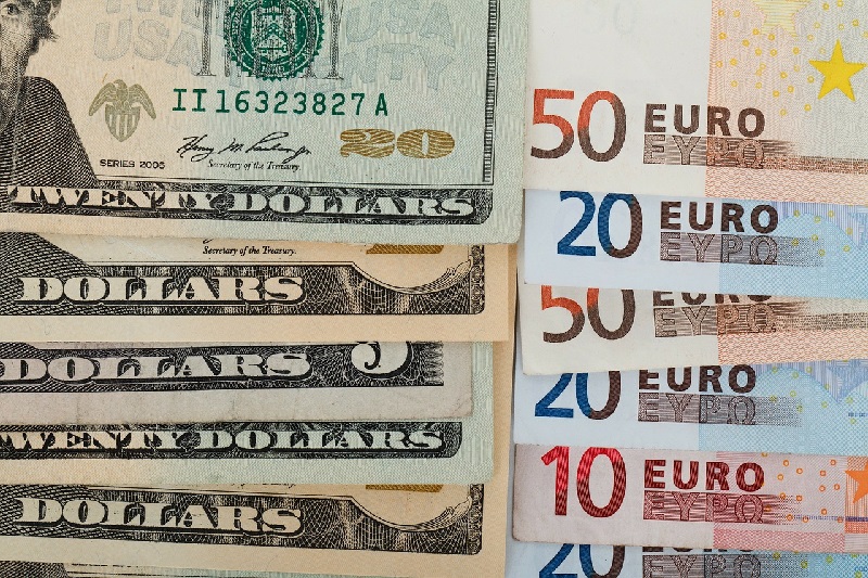 Euro berada di titik terlemah terhadap dollar AS