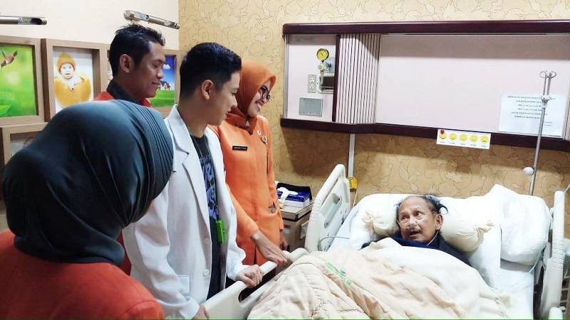 BJ Habibie dilarikan ke rumah sakit RSPAD Gatot Subroto
