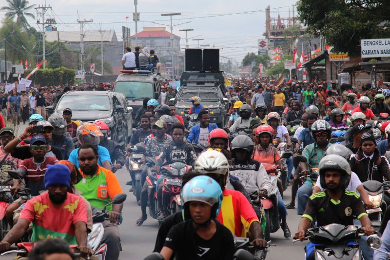 DPO kerusuhan Papua tak ditemukan, polisi sita beragam senjata tajam