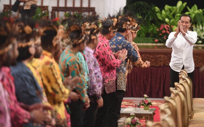 Jokowi akan paksa BUMN dan swasta terima 1.000 sarjana Papua