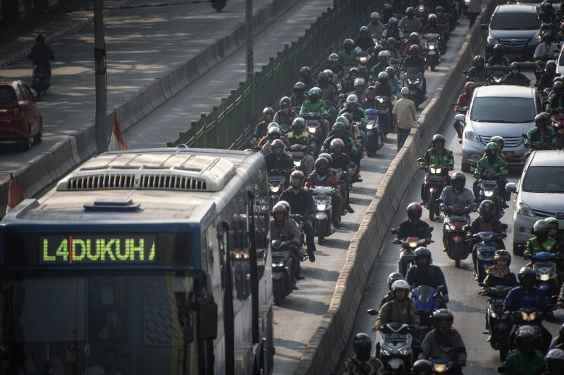 Transjakarta pasang target harian 1 juta penumpang setelah ganjil genap