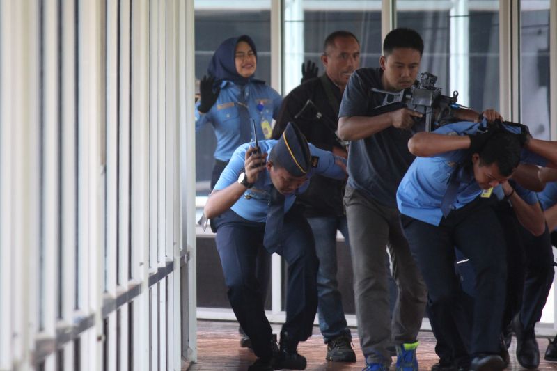 Densus 88 tangkap terduga teroris di Jakarta dan Bekasi