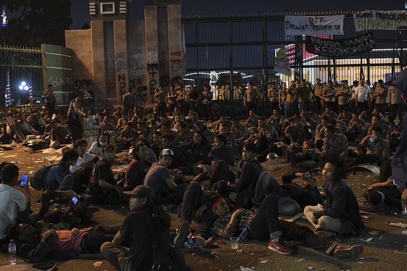Ribuan mahasiswa dari daerah demo DPR ke Jakarta