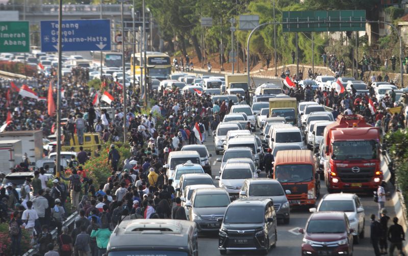 Sudah tiba di DPR, massa buruh akan ke Istana tagih janji Jokowi