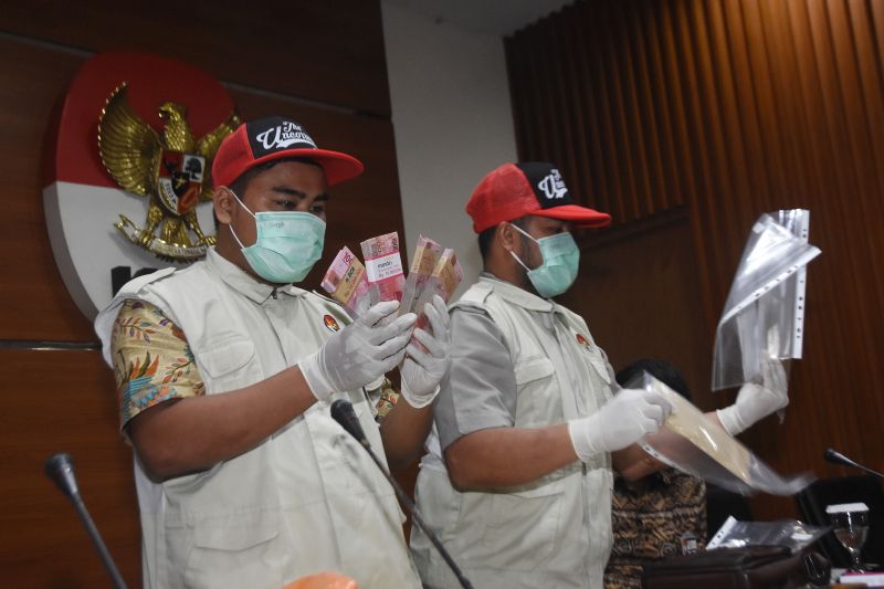 OTT Bupati Lampung Utara, KPK sita uang ratusan juta