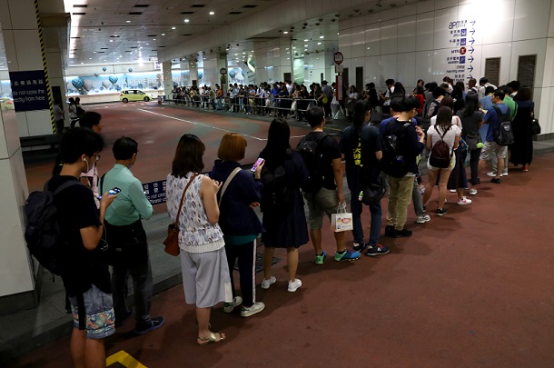 Operasional metro Hong Kong kembali normal, demo terus berlanjut