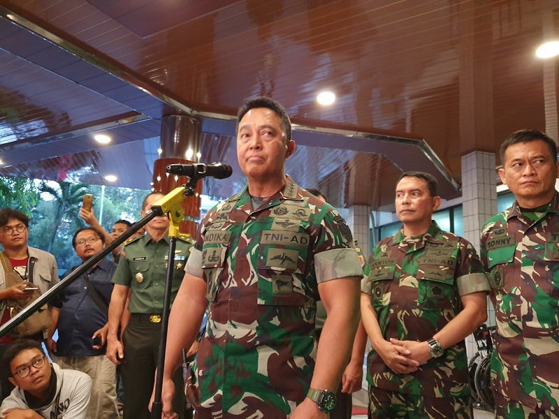 KASAD copot Dandim Kendari karena istrinya nyinyiri Wiranto