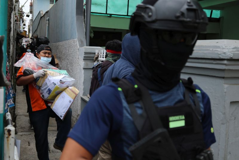 Empat terduga teroris kembali ditangkap, siap ledakkan kantor polisi