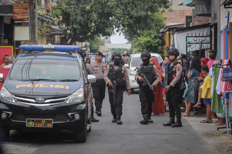 Densus 88 geledah kediaman terduga teroris di Lampung