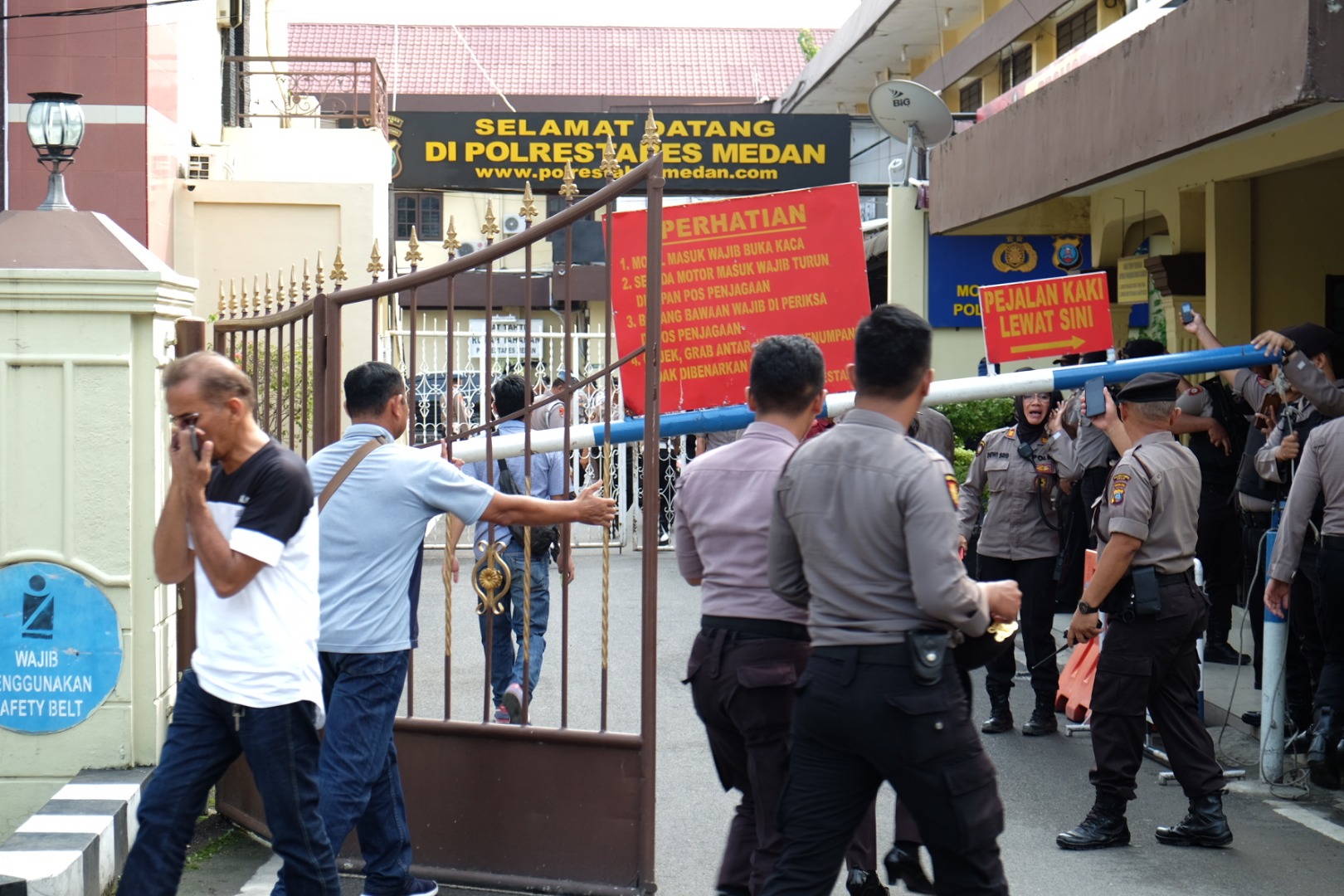 Enam orang jadi korban ledakan bom di Polrestabes Medan