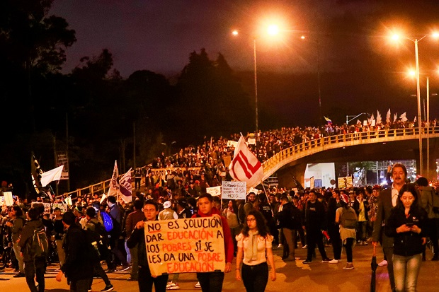 Protes di Kolombia berlanjut di tengah upaya dialog nasional