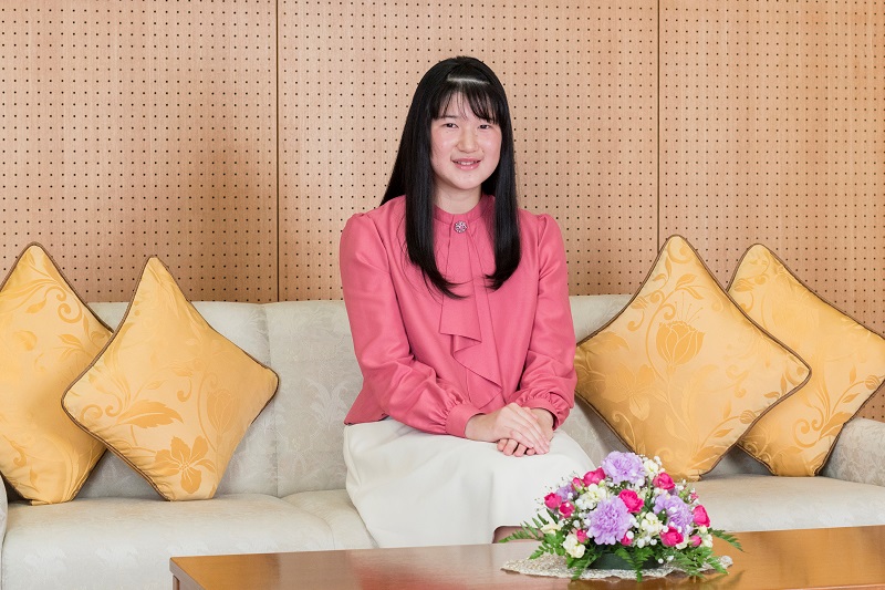 Putri Jepang rayakan ultah terakhir sebagai siswi SMA