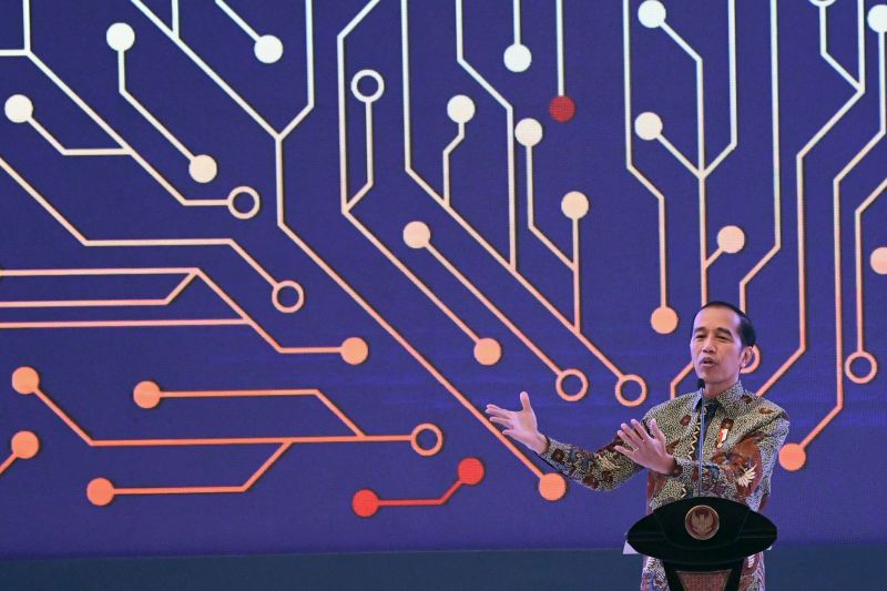 Jokowi perintahkan aparat usut tuntas ledakan di Monas