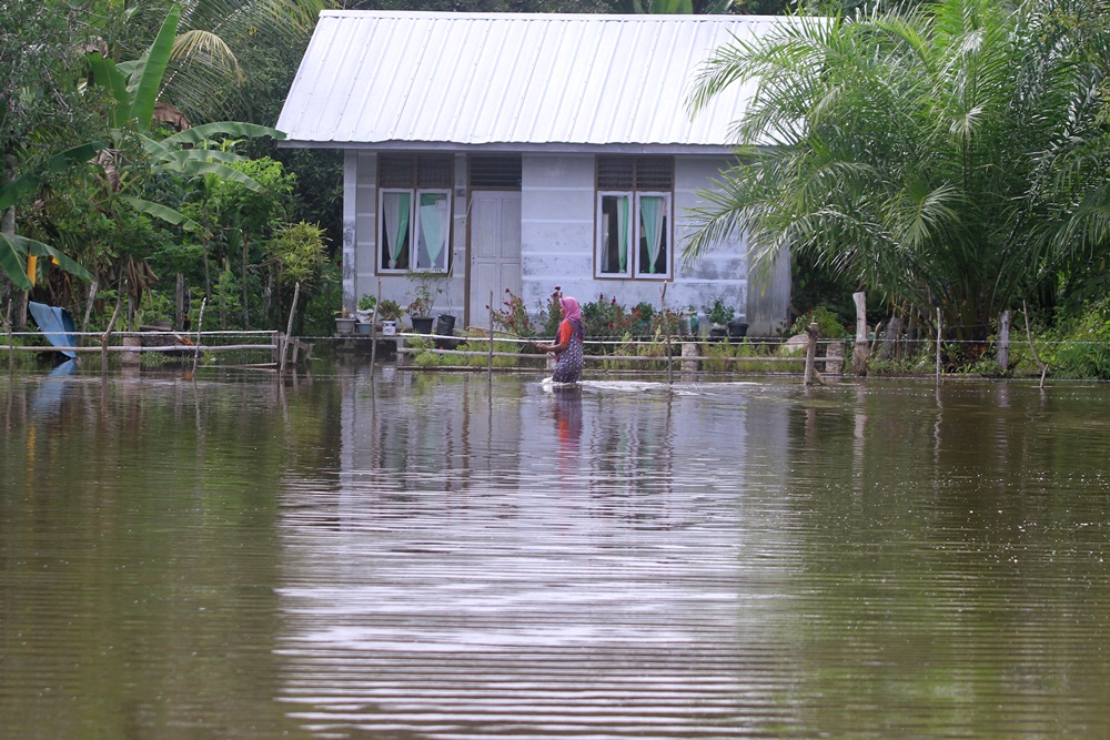 Banjir bandang di Lebak: 125 rumah terendam dan jalan serta jembatan putus