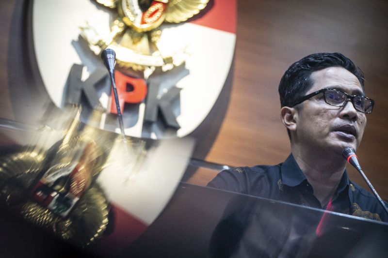 Usut suap mafia kasus MA, KPK periksa Bupati Padang Lawas