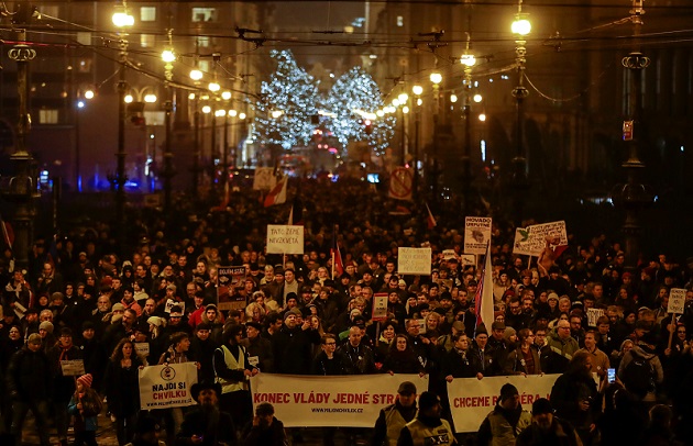 15.000 demonstran desak PM Ceko mundur