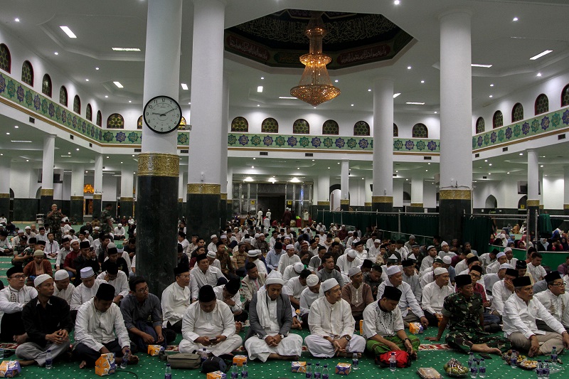 Bogor hingga Aceh larang tiup terompet Tahun Baru 2020
