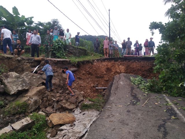 Bupati Lebak: Banjir bandang akibat Gunung Halimun-Salak gundul