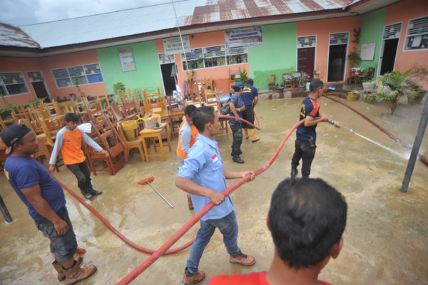 Kemendikbud salurkan bantuan ke sekolah terdampak banjir