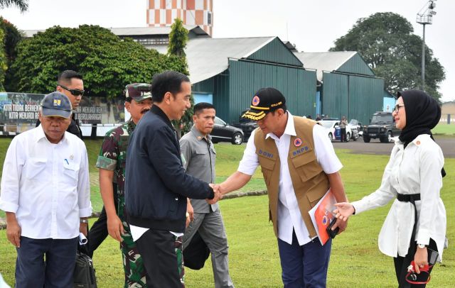 Cuaca buruk, Jokowi batal ke lokasi longsor Bogor