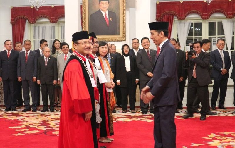 Presiden Jokowi lantik dua hakim konstitusi