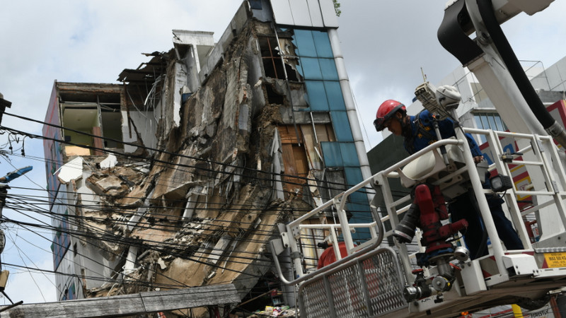 Pemkot Jakbar belum hancurkan gedung ambruk di Palmerah
