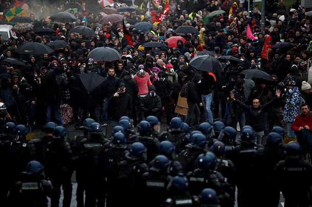400.000 orang di Prancis protes reformasi sistem pensiun
