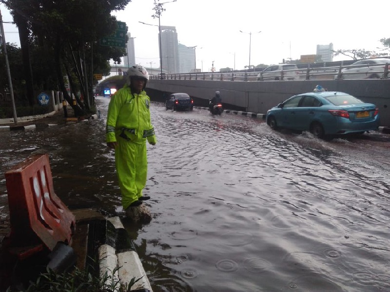 Genangan air terpantau di sejumlah wilayah di Jakarta