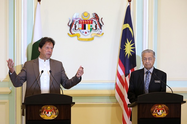 Mahathir Mohamad mundur sebagai Ketua Partai Bersatu