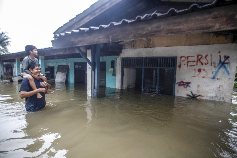 Gubernur instruksikan jajarannya bantu warga terdampak banjir