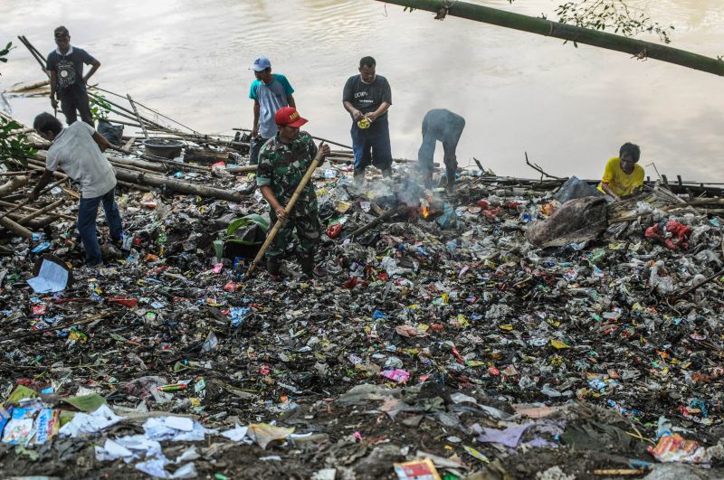 Perabot rumah tangga dominasi 33 ton sampah banjir Jakarta