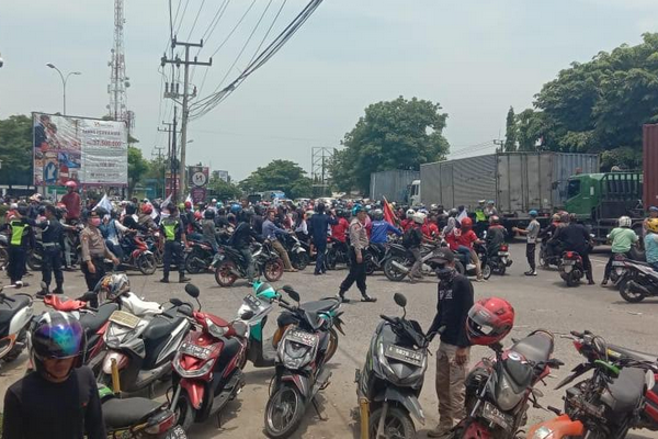 Ribuan buruh Banten demo tolak RUU Cipta Kerja