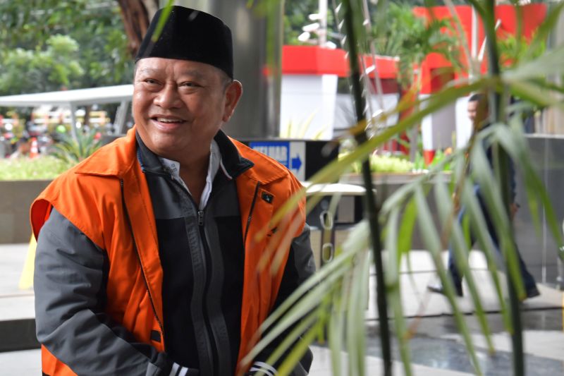 KPK periksa tiga saksi usut suap Saiful Ilah