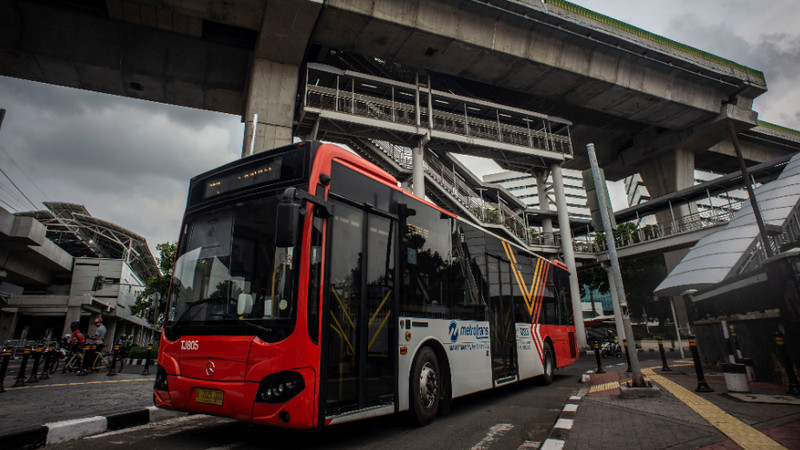 Transportasi umum dibatasi, Jalan MH Thamrin-Blok M macet parah